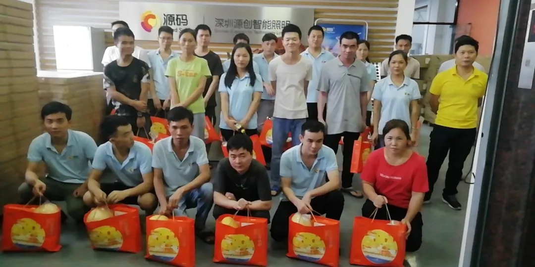喜逢中秋加国庆，月圆家圆就团圆